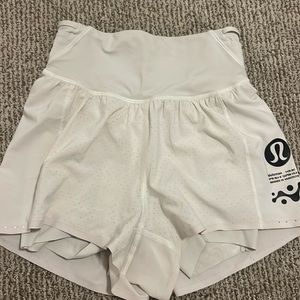 WHITE LULULEMON SHORTS SIZE 0